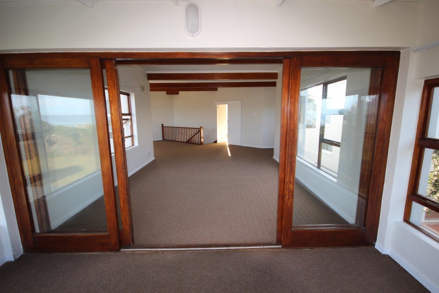 To Let 4 Bedroom Property for Rent in Jeffreys Bay Central Eastern Cape